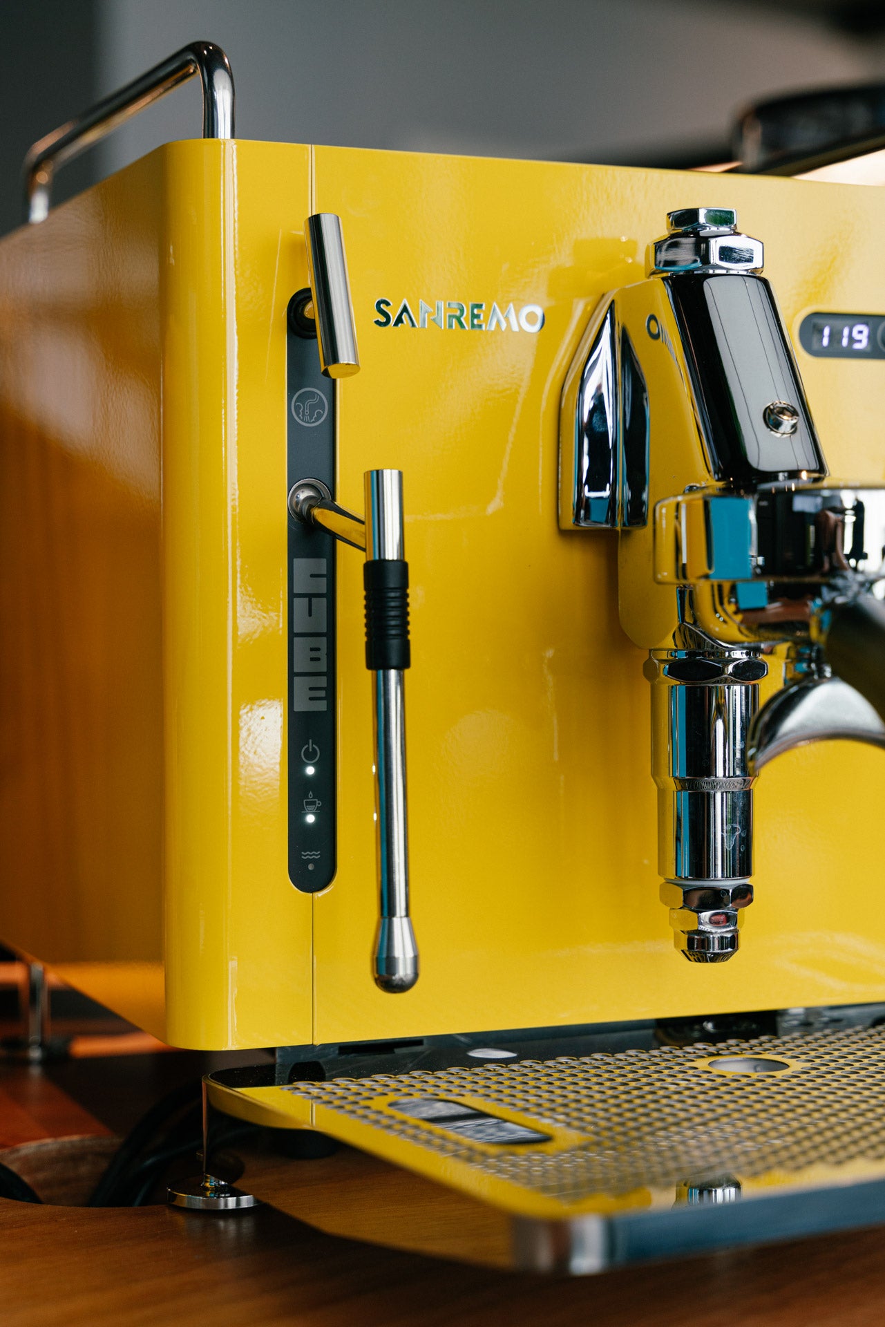 Sanremo CUBE espresso machine for home baristas in yellow, close-up to steam wand