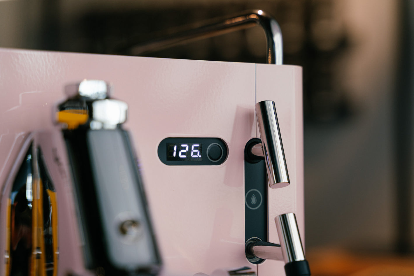 Sanremo CUBE espresso machines in pink, close-up boiler temperature, extraction time and water level display