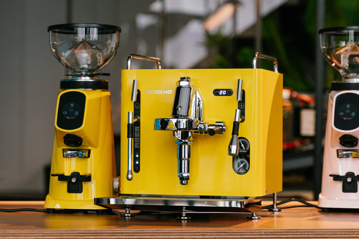 Sanremo CUBE espresso machine for home baristas in yellow, combined with Sanremo yellow or pink Allground coffee grinder, an elegant design for prosumers